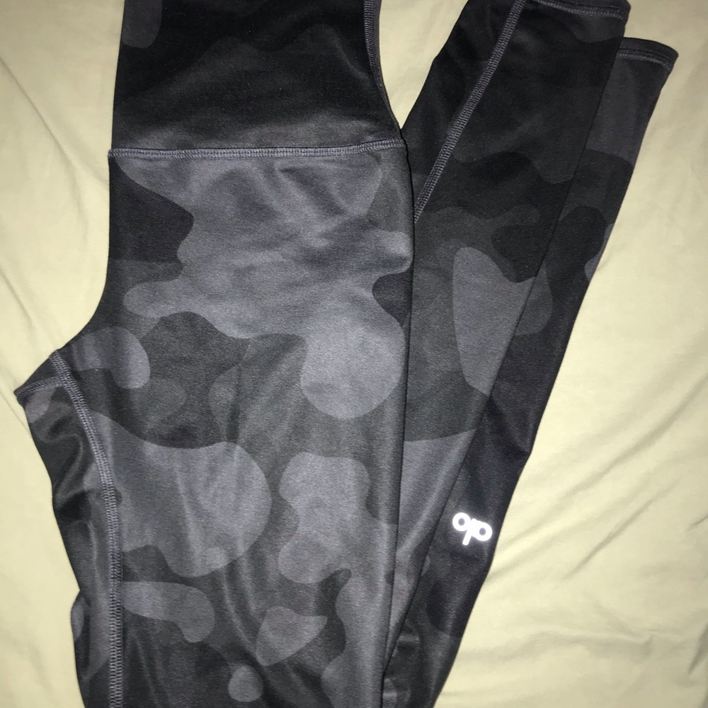 ALO Yoga Black Camo Leggings